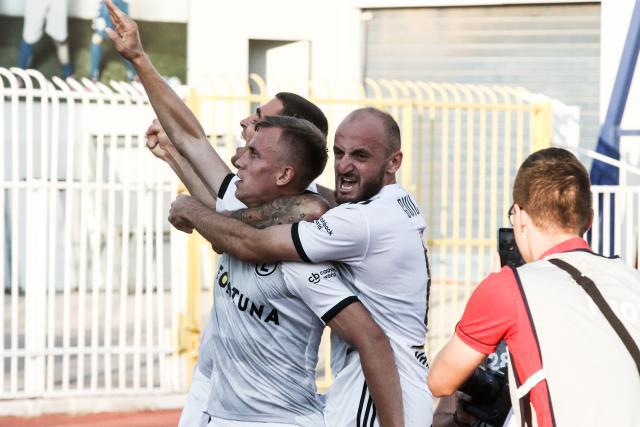 七年纠纷：一套房引发的学籍、身份与家庭崩塌