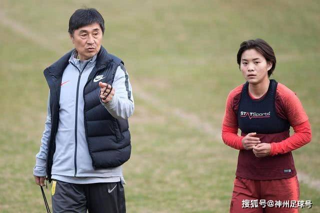 世界杯日报：葡萄牙遭绝杀C罗最后一舞 多国效仿美国上诉红黄牌